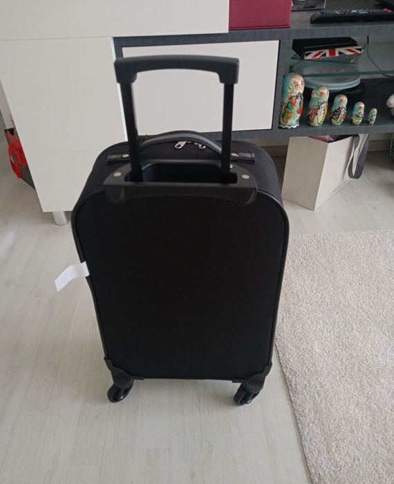 Vând troler 54 cm, produs de calitate superioara.