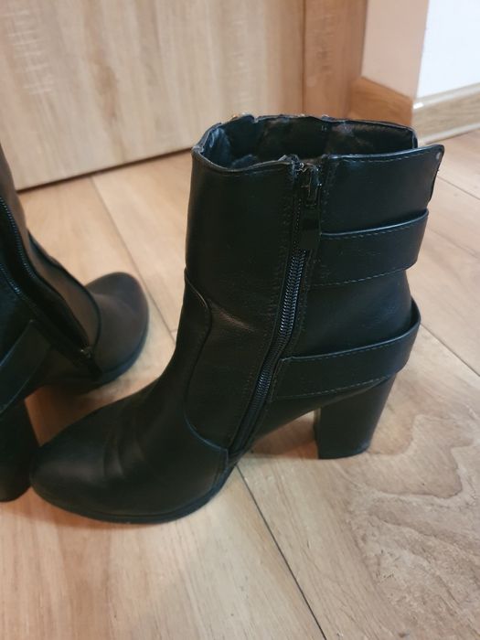 Cizmulite negre capusite marimea 38