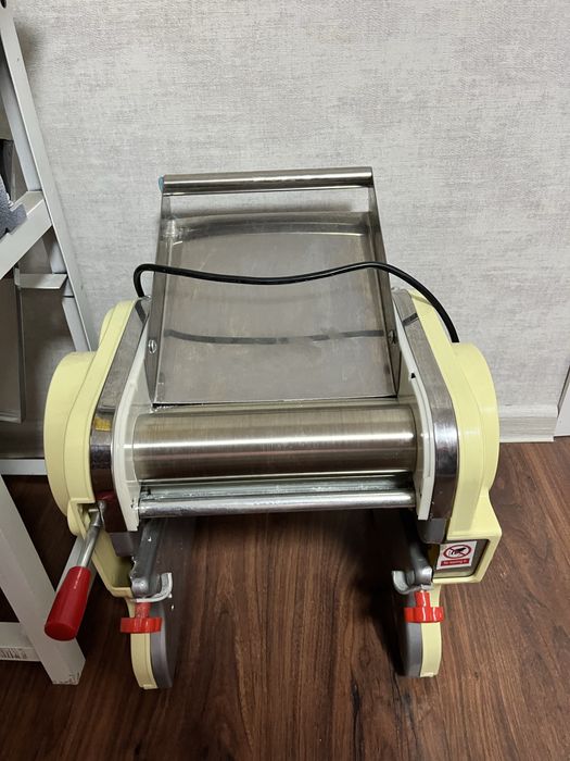 Продается тестораскаточная машина