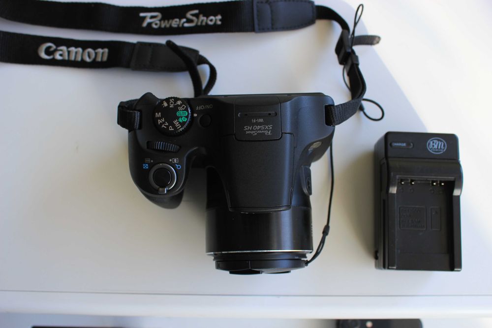 Canon PowerShot SX540 HS-4,3–215,0 mm (35 mm еквивалент: 24 – 1200 mm)