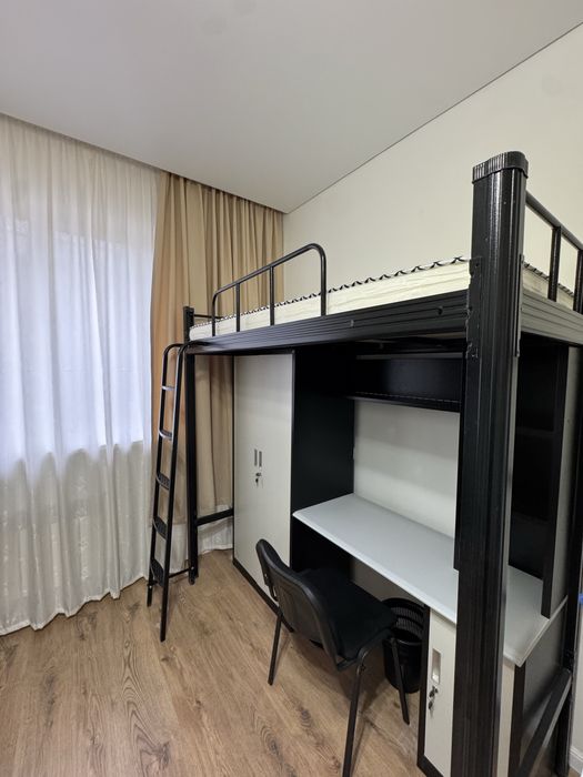Кровать-чердак со столом и шкафом