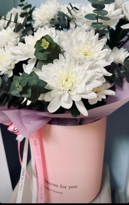 Цветы в коробке хризантемы