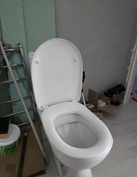 Продам раковину с тумбой и унитаз б/у