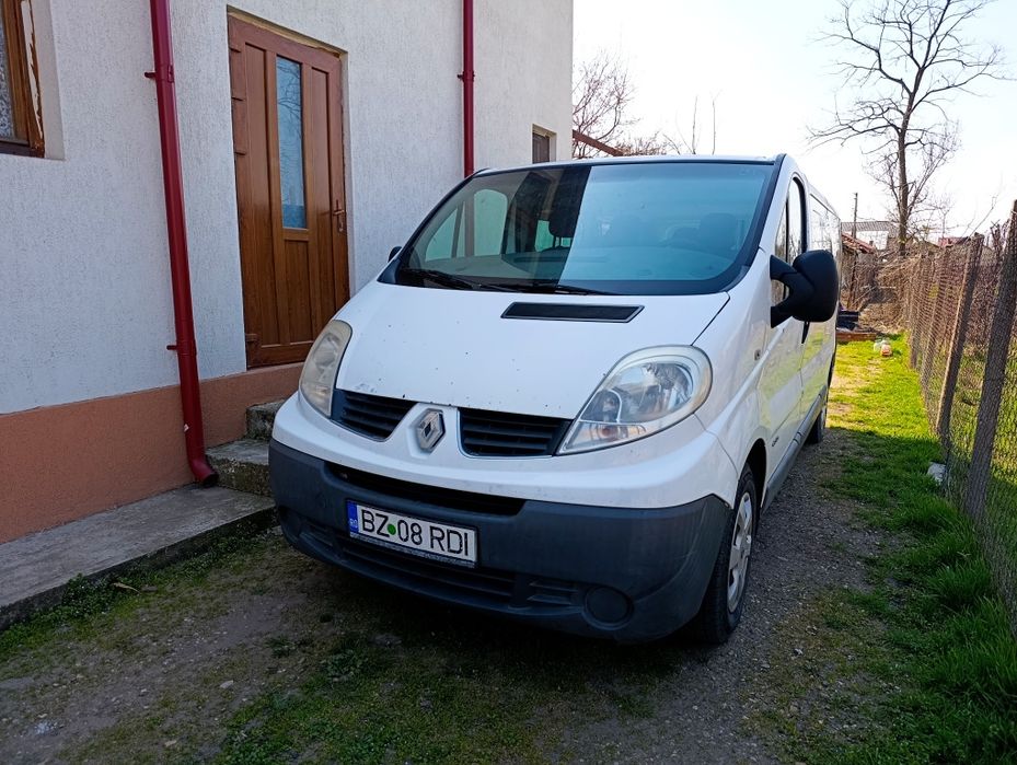 Vând Renault Trafic 8+1  persoane