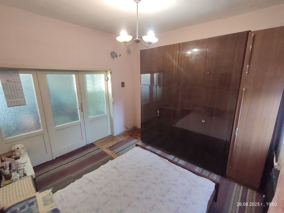 Продавам етаж от къща в Първомай