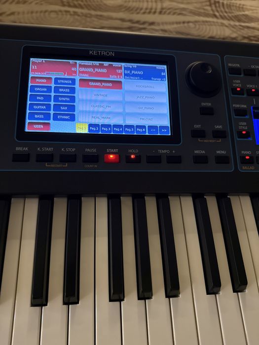 Ketron Event 76 cu garantie