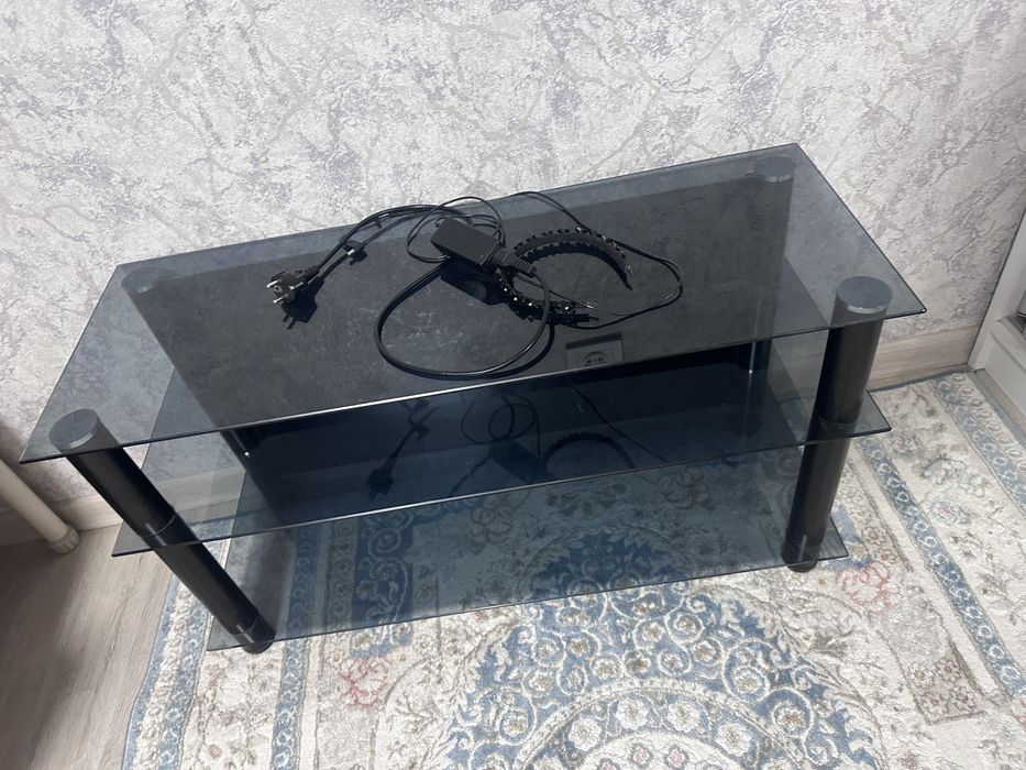 Полка из стекла.