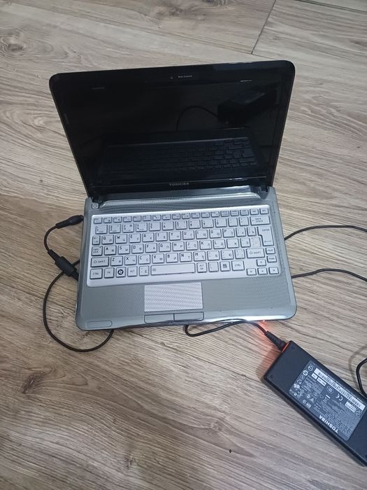 Ноутбук  тошиба  работает