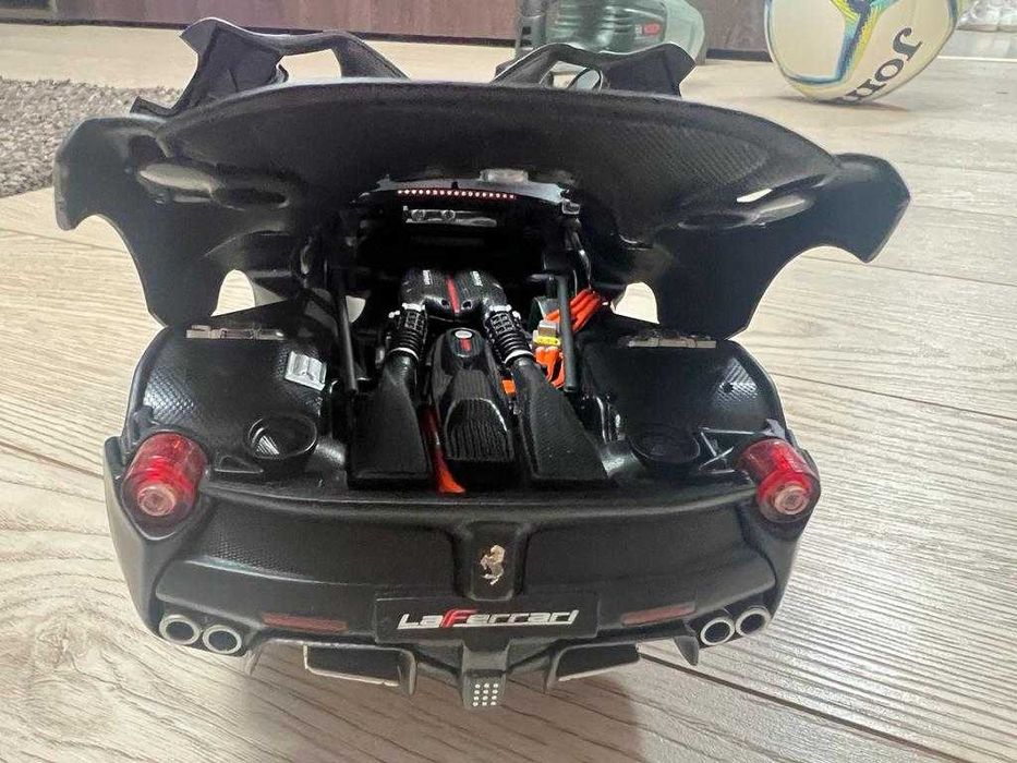 macheta Ferrari - model super deosebit din metal