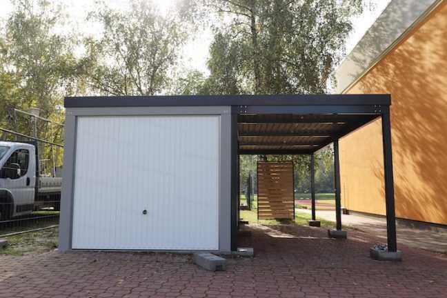 Garaj pe structura metalica si panouri sandwich