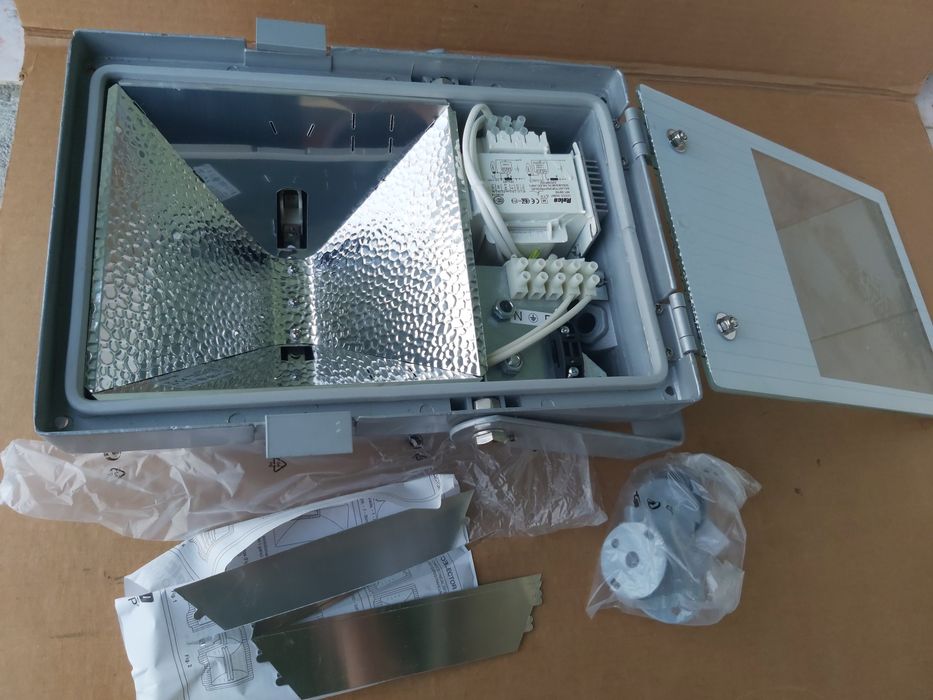 НОВ Прожектор , халоген Leonardo RELCO GROUP , Лампа