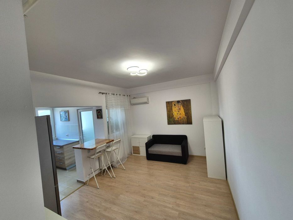 Vand apartament cu 3 camere
