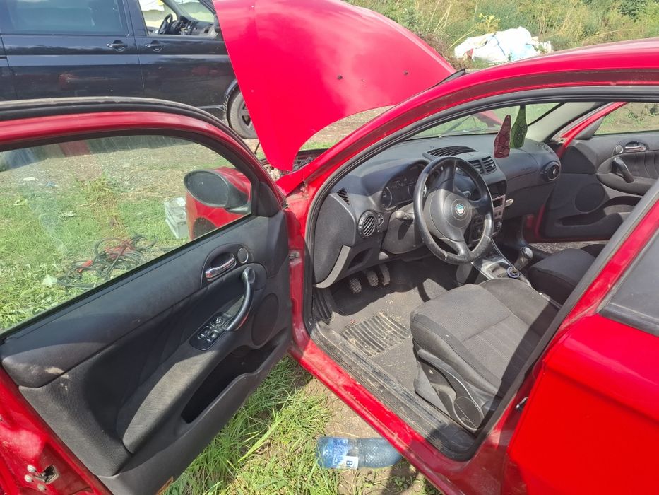 Dezmembrez Alfa romea 147 1.6 benzină
