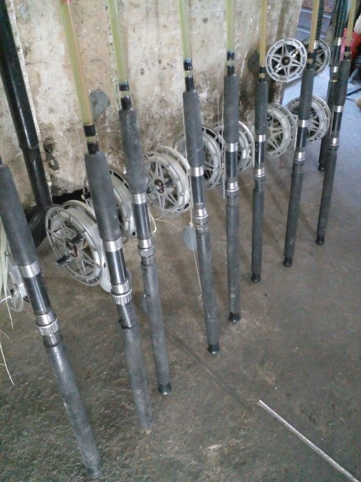 Катушки невские с удилищами