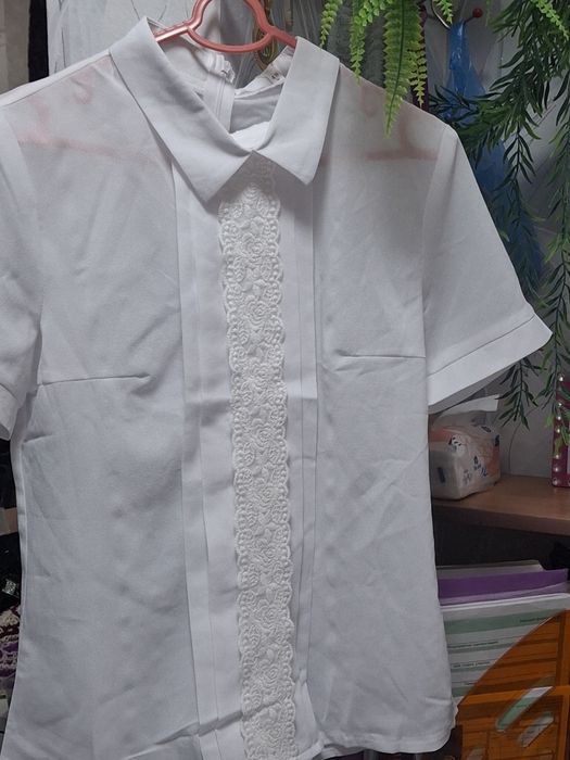 Продам  блузки  белые