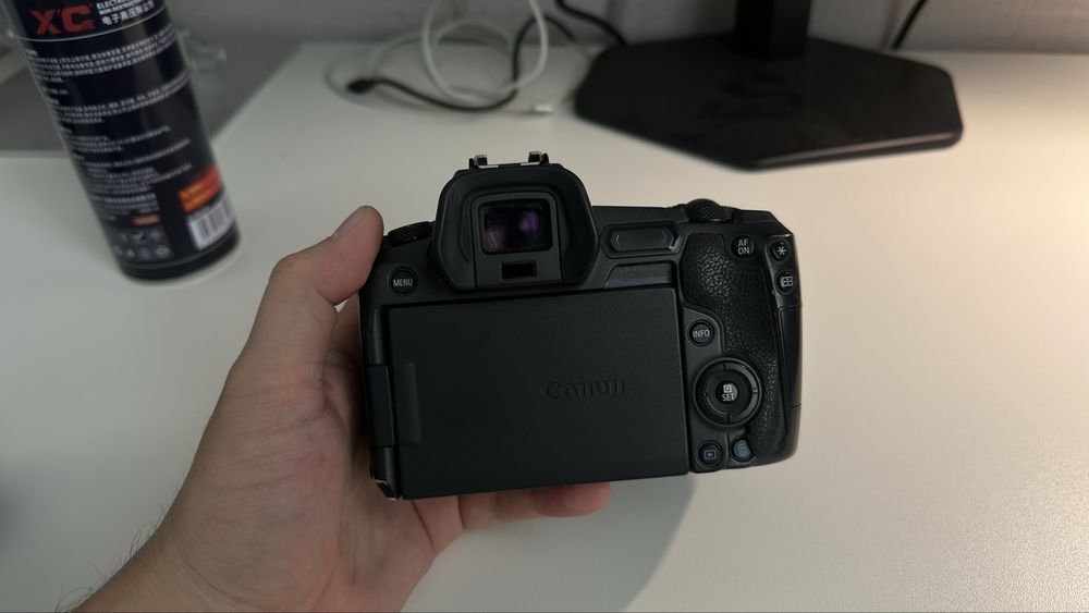 Продам Canon eos R