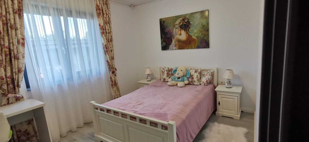 Noptiera din lemn masiv Cleopatra