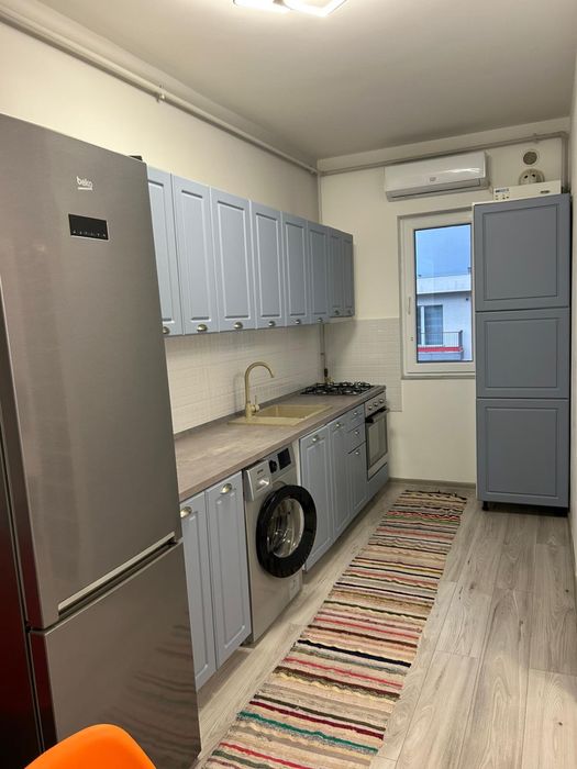 Inchiriez apartament in Floresti