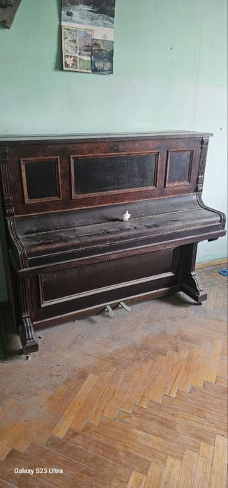 Продается пианино и радио немецкие!