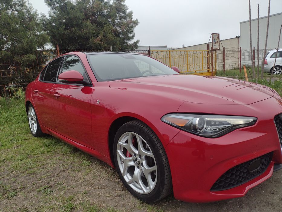 Топ състояние Alfa Romeo Giulia 2.0 Ti RWD