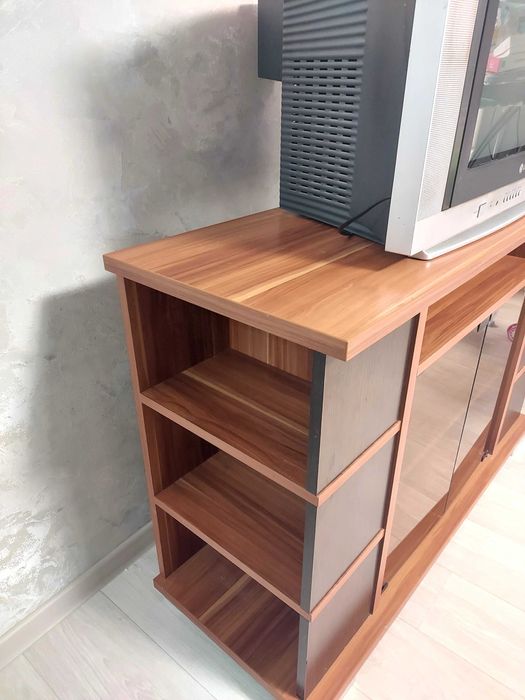 Продам тумбу ТВ с телевизором