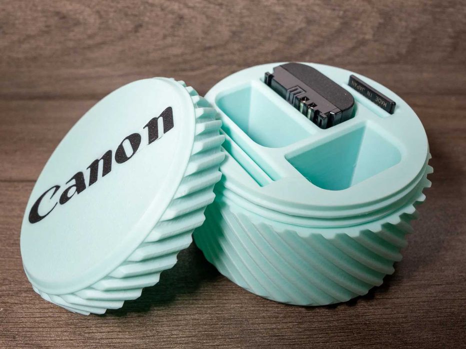 Кутия за батерии и карти (Nikon, Canon, Sony, Fuji) c лoro