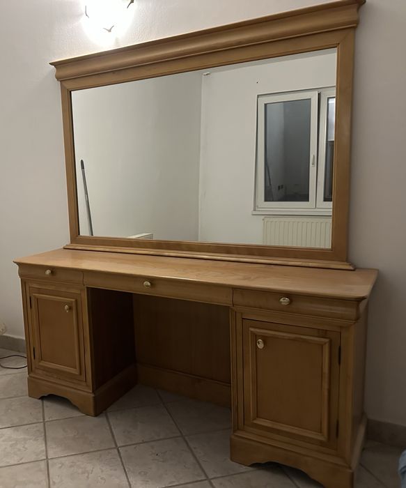 Vand mobilier folosit