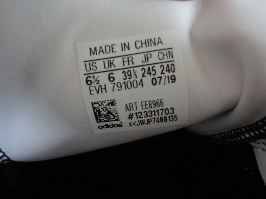 N39 Adidas/нови/естествена кожа/дамски маратонки