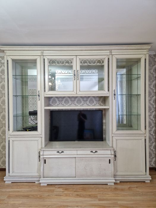 Продам горку для гостиной