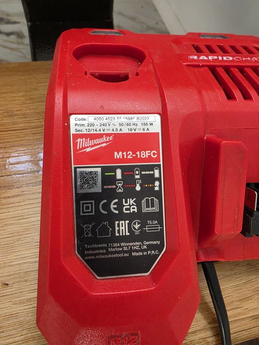 Încărcator rapid charge milwaukee