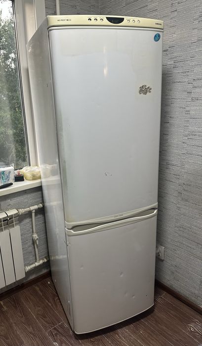 Холодильник Samsung