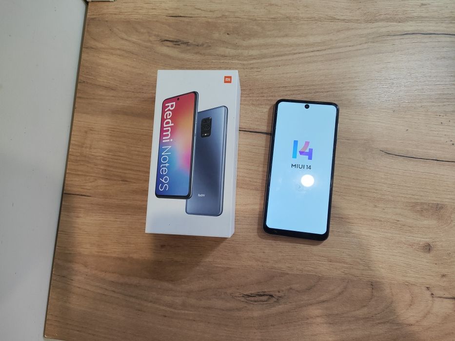 Телефон Redmi Note 9S