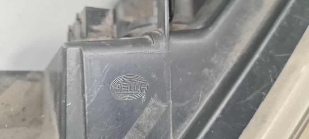 Фар Peugeot 407 coupe xenon