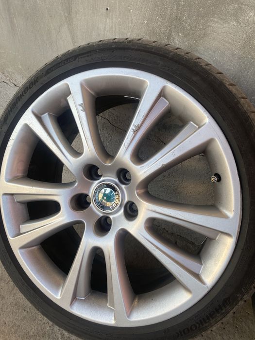 Vand jante skoda octavia 2 vrs, 2 cauciucuri bune față 225/40/r18