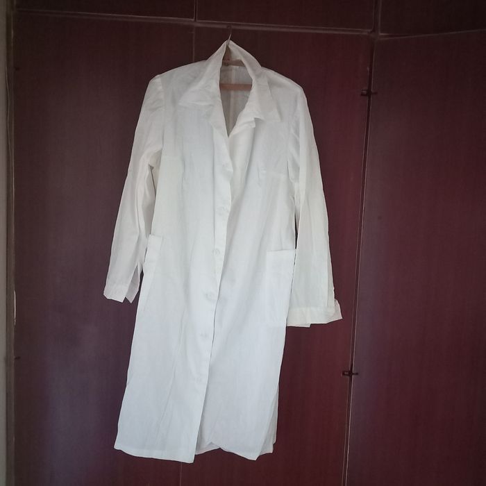 Халаты, дождевик, костюм,куртка.