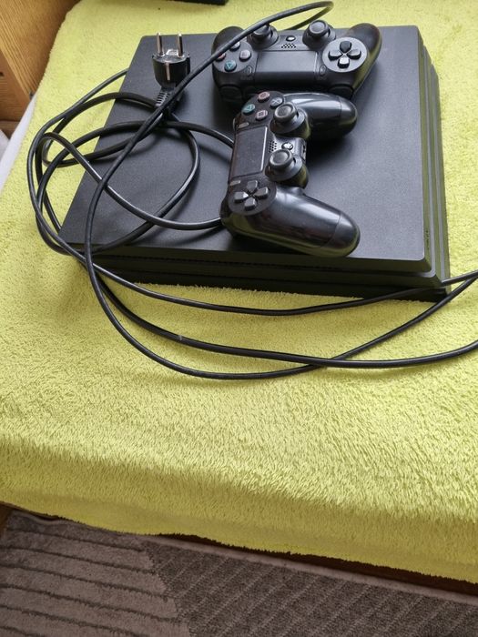 Продавам PS4 pro
