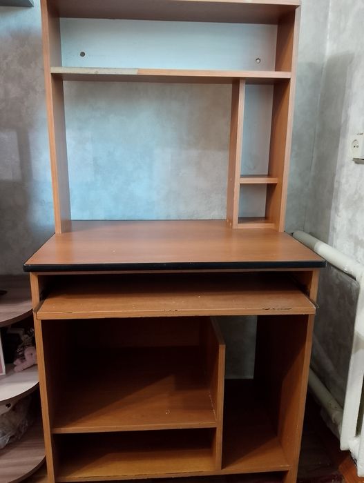 Продам компьютерный стол