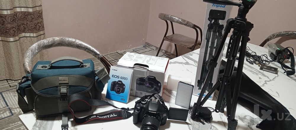 Canon D600 Foto aparat sotiladi yangi