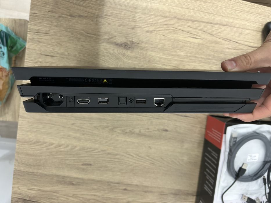 PlayStation 4 Pro 1TB – Stare Excelentă