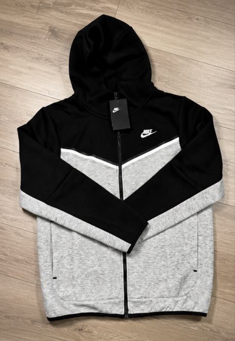 Продам Nike Tech Fleece серая