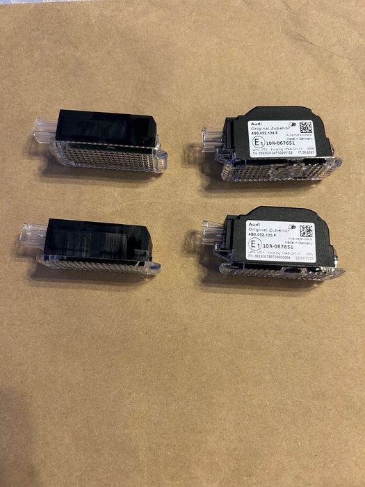 Оригинални лампички за врати на Ауди А4