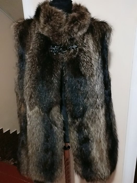 Енот МЕХ натуральный жилет 54размер