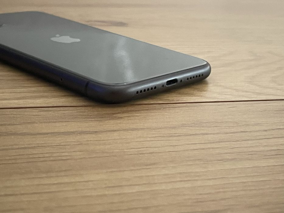 Бартер iPhone 11 64gb black 100% перфектен