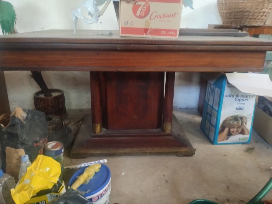 Vand  mobila veche Lengyel, masa cu șase scaune si doua dulapuri cu oglinzi, in stare buna