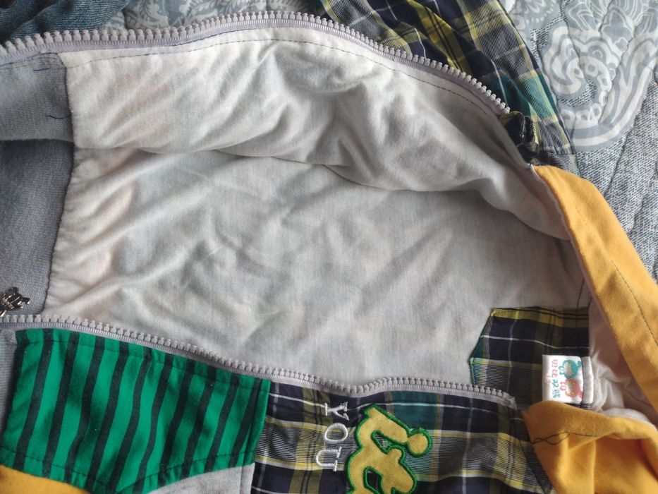 Ветровка и джинсы