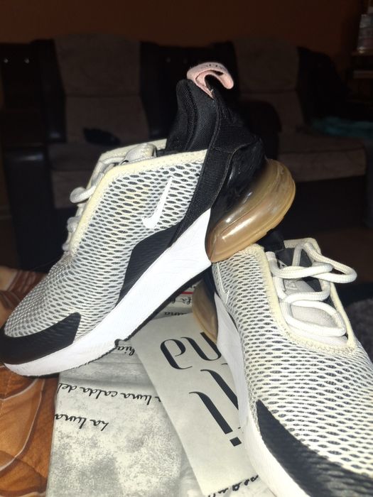 Nike AIR MAX 270