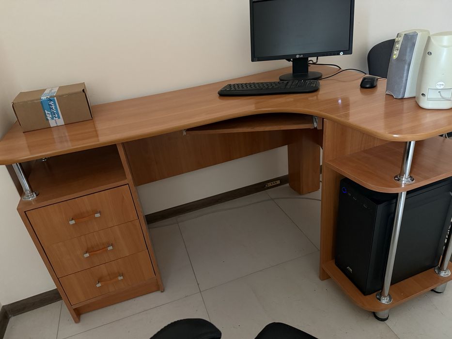 Продам стол, шкаф офисный, стол компьютерный,сейф железный