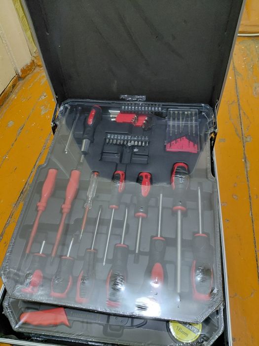 Набор слесарных инструментов