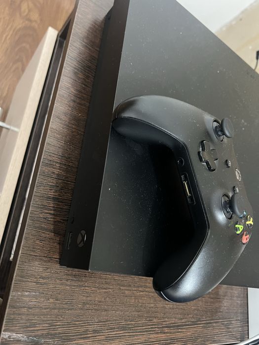 Продам Xbox oneХ  1 Тб