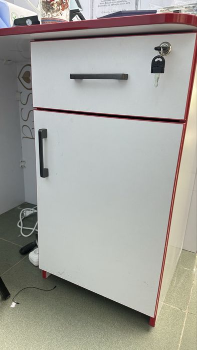 Кассовый стол для магазина
